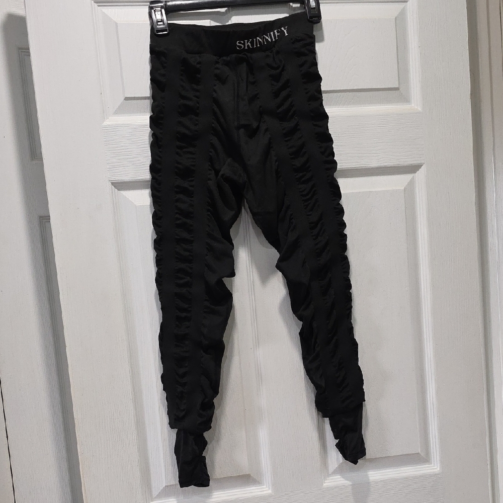 Skinify Black Ruched Leggings